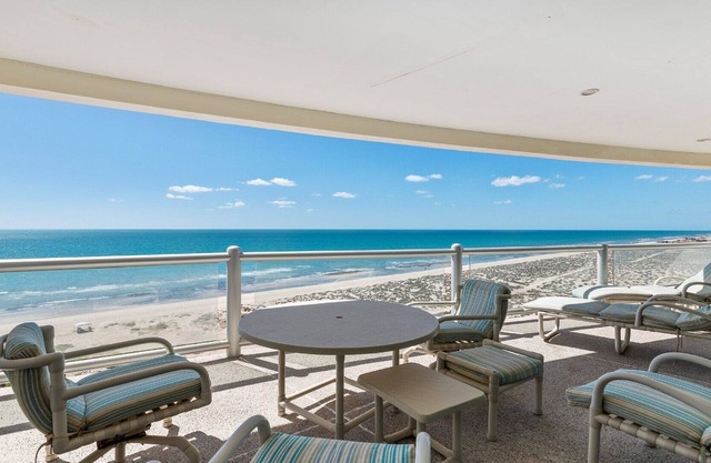 Elegant 2 Bedroom Unit on 8th Floor
