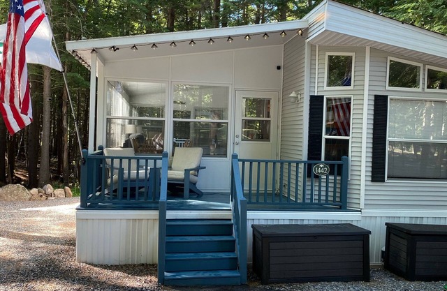 Cottage Point Sebago Resort 