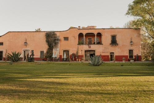 Hacienda Sepulveda Hotel 