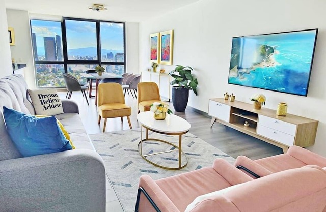 Landscape View+King Bed+Gym+ Pool/Parking- 3BR 2BT