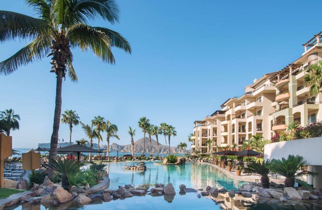 Large condo, pure luxury, breathtaking views, on Medano beach