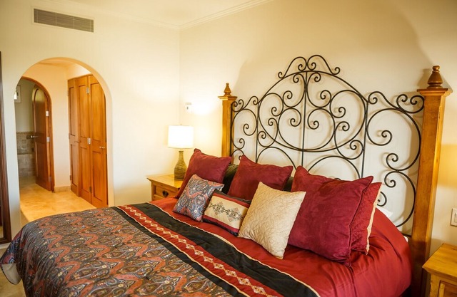 LM F4205- 2-bedroom ocean view condo just a few steps from the beautiful ocean.