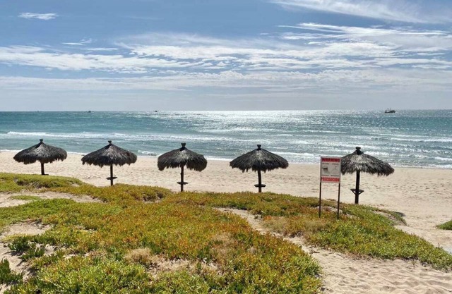 LOVELY 2 BEDROOM BEACHFRONT CONDO - FULLY REMODEL - BBQ GRILL