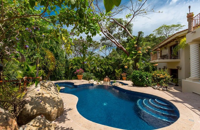 LUXURY AND PRIVATE MANSION 5BD