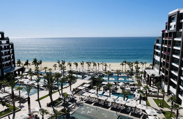 LUXURY Beachfront 5 Diamond Resort/Spa - suite 1980 sq ft