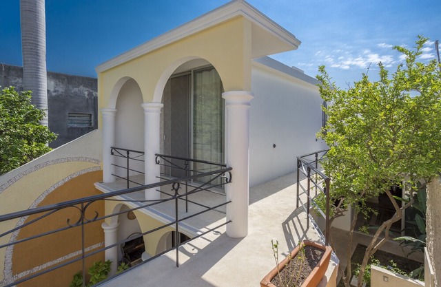 Luxury Colonial Villa In Historic Center - Santiago. Best experience in Merida