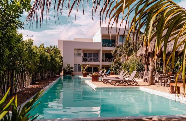 Luxury Condo, 200Mbps Fiber optic, Progreso East, steps from the beach