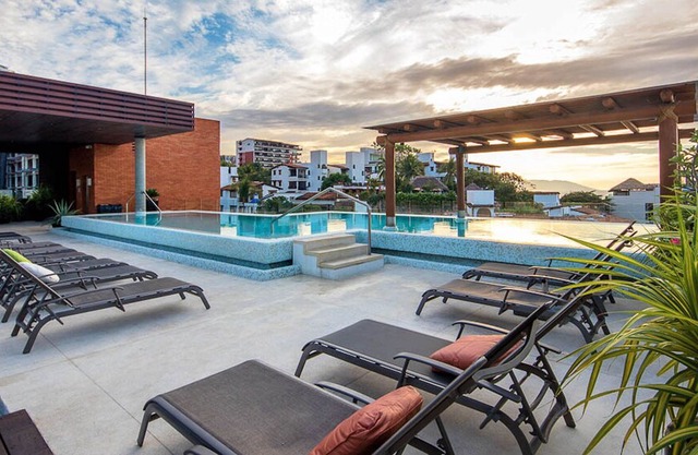Luxury Condo in Old Town, 2 Blocks from the Beach