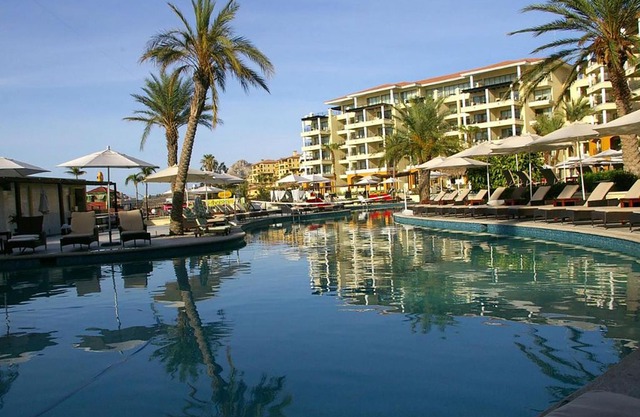 Luxury Penthouse unit with private balcony and Jacuzzis!