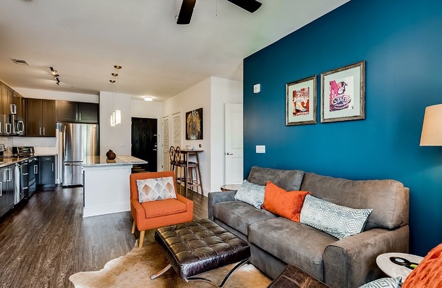 Memorable 2BR w/ Pool in Heart of Music Row