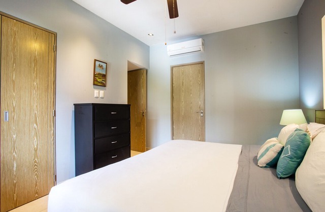 Modern Condo @ Zenith in Zona Romantica | 2 Baths, Pool, Gym