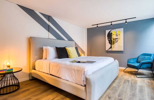 Modern & Cozy 3BR Apt | 2 Rooftops +Gym+B/Center