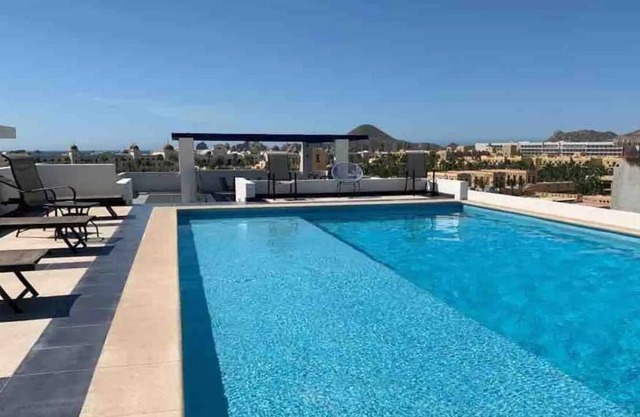New Condo - 5 minute walk to the beach!