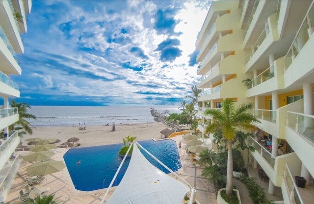 Ocean Front Nuevo 3 Bed!Pool! Sleeps 6! Vela Vista
