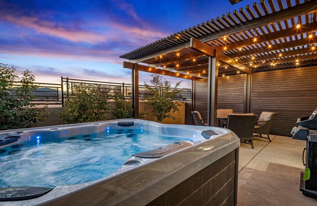 Ocotillo Springs Resort 47| Brand New Home-Private Hot tub, BBQ Grill, Ping Pong, & Resort Pool