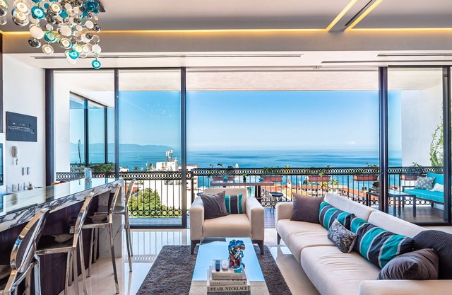 Pier 57 Spectacular Penthouse Romantic Zone Ocean Views