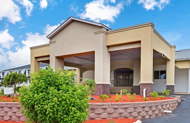 Ramada by Wyndham Kittery Hotel