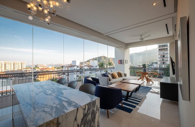 Ritzy Pier 57 Penthouse Ocean Views Romantic Zone