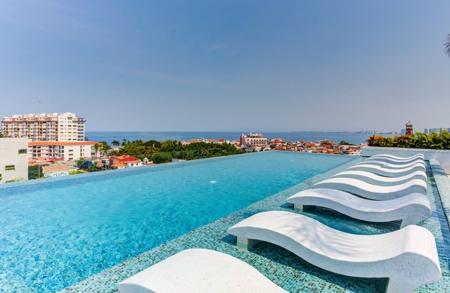 Spacious Avida Condo Romantic Zone Rooftop Pool