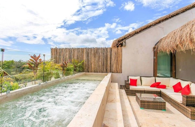 Spacious Villa, Private Rooftop Pool & Free Bikes