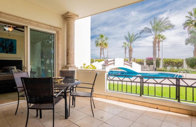 Steps to Medano Beach, spacious poolside unit