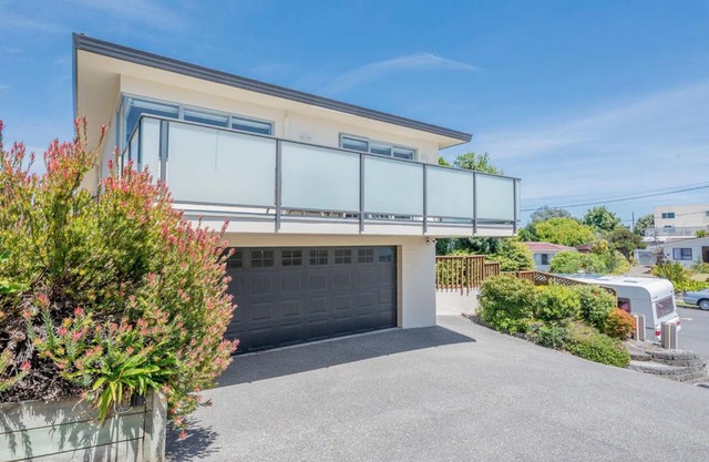 Sun Seaview Paraparaumu Beach Holiday 