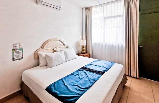 Tropicus 17 Romantic Zone Suite Room with Balcony
