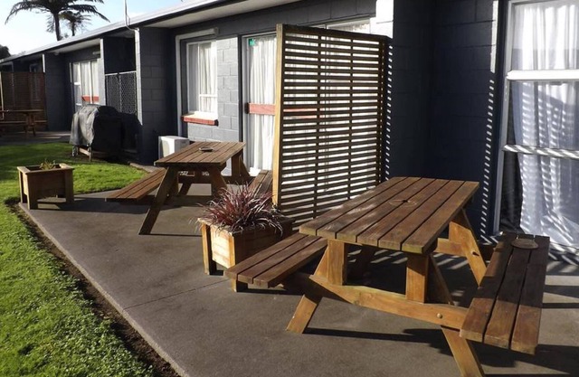 Unwind Taranaki Eco 