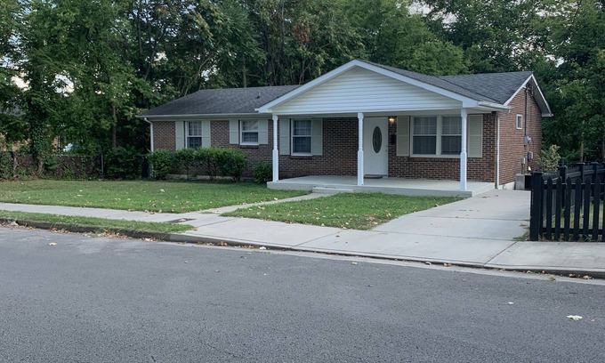 Cleveland Park House | π₯10% OFF π₯ Charming House in Trendy East Nash, Walk to Restaurants