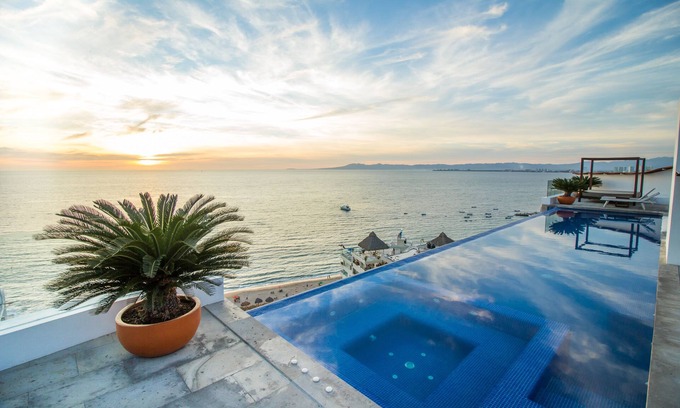 Amapas Condo | 100 ft Los Muertos Beach/1BR+ 2Bth/Amapas 353/Upper level/POOL/GYM