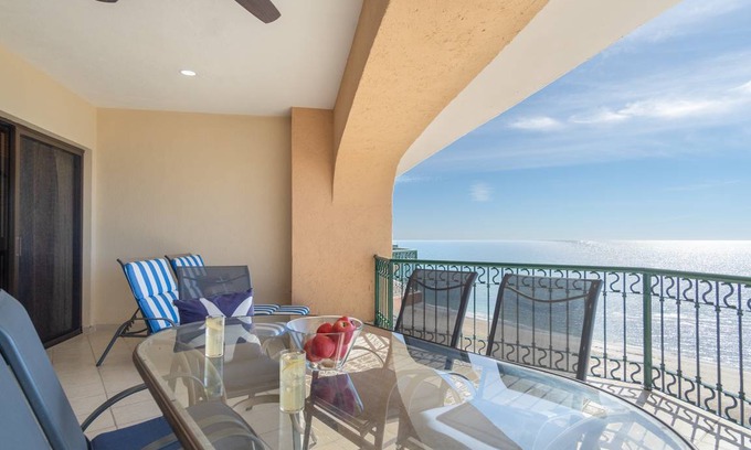 Sandy Beach Condo | 134 m² Condo ∙ 2 bedrooms ∙ 6 guests
