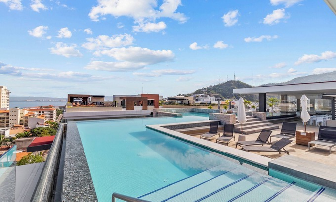 Emiliano Zapata Condo | 1BR w/Balcony + Bar + Gym | Stylish Loft 268