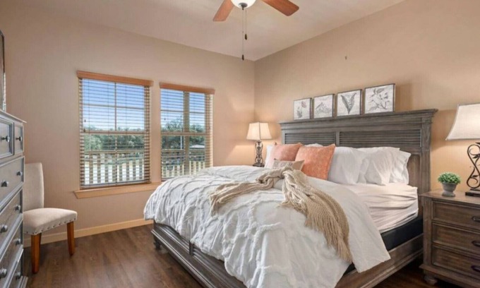 Gruene Condo | 2 Bedroom Fully Furnished Condo