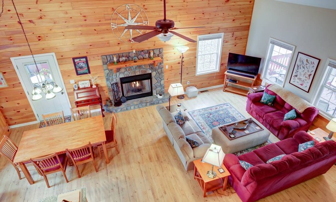 Eagle Mountain Cabin | 208 m² Cabin ∙ 3 bedrooms ∙ 10 guests