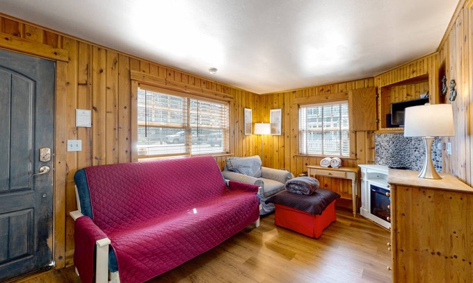 Downtown Cannon Beach Cottage | 29 m² Cabin ∙ 1 bedroom ∙ 4 guests