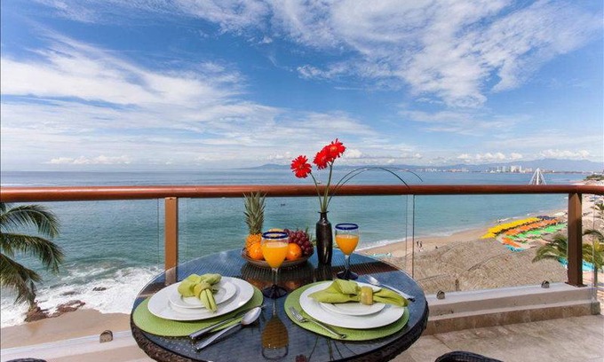 Amapas Hotel | 3 Bedroom/4 Bathroom Condo on Los Muertos Beach
