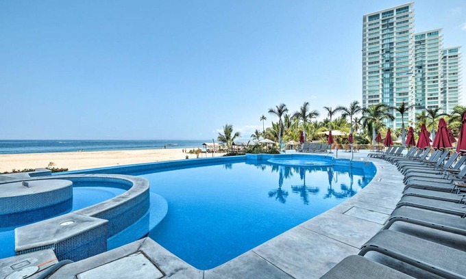 South Hotel Zone Apartment | 327 m² Apartment ∙ 3 bedrooms ∙ 8 guests