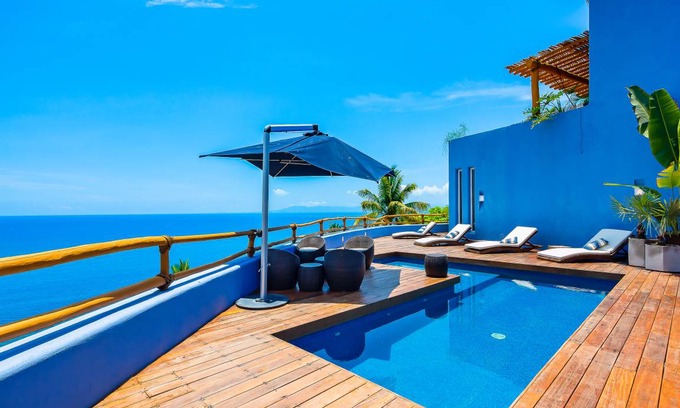 South Shore Hotel Area House | 454 m² House ∙ 4 bedrooms ∙ 11 guests