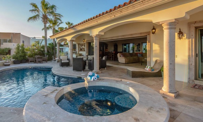 Cabo Bello House | 464 m² House ∙ 3 bedrooms ∙ 8 guests