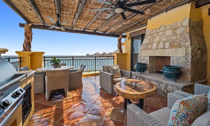 El Medano Ejidal Apartment | 4BD 2-level Penthouse 5-Star Beachfront Paradise.