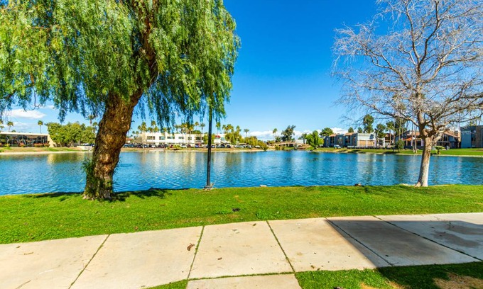 Lake Biltmore Village Condo | 96 m² Condo ∙ 2 bedrooms ∙ 5 guests