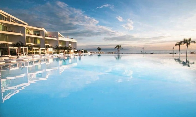 Flamingos Apartment | Aria Ocean, Affordable 1BR Studio, Beachfront Resort, Pools, Snack Bar, & Balcon