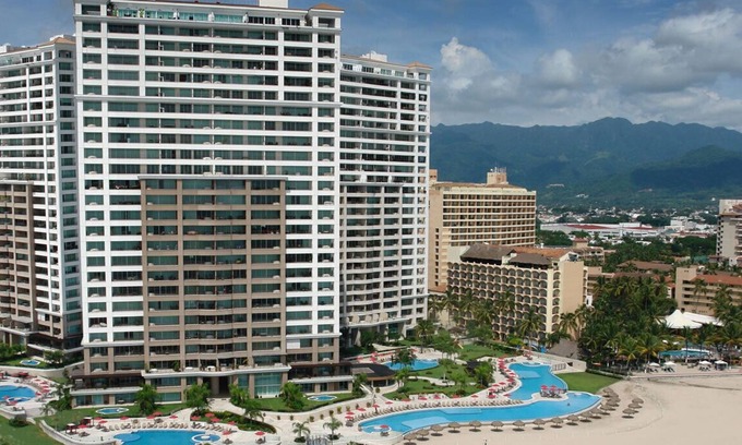 South Hotel Zone Condo | Available now! Beachside 2BR condo pools. 10min from PVR airport