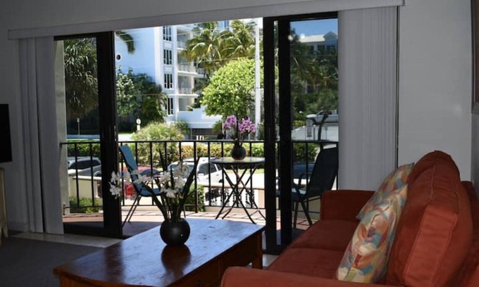 Hillsboro Beach Apartment | Avalon Resort (Balcony Studio C3)