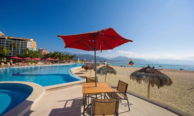 South Hotel Zone Condo | Beachfront 1BR | 5 Pools + Gym + Balcony Views
