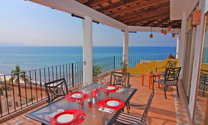 Downtown Puerto Vallarta Condo | !BEACHFRONT IN THE CITY CENTER! SEPTEMBER SPECIAL, ONLY 225/NT!