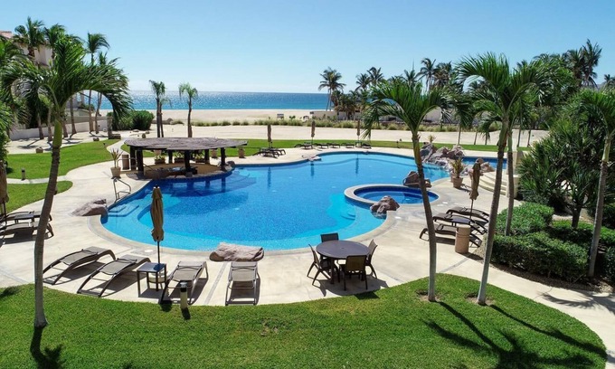 Zona Hotelera Condo | Beachfront Las Mañanitas - 3102 - RENOVATED 2 Bd/2 Ba with Beach/Ocean Views!