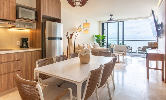 La Cruz de Huanacaxtle Apartment | Beachfront Condo, Zantamar 205