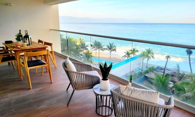 Las Glorias Apartment | BEAUTIFUL BEACHFRONT CONDO AT HARBOR 171