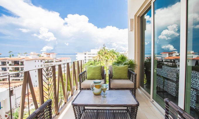 Amapas Condo | Beautiful View 1 bedroom condo 1/2 block from the beach! 1BD Condo for rent in A